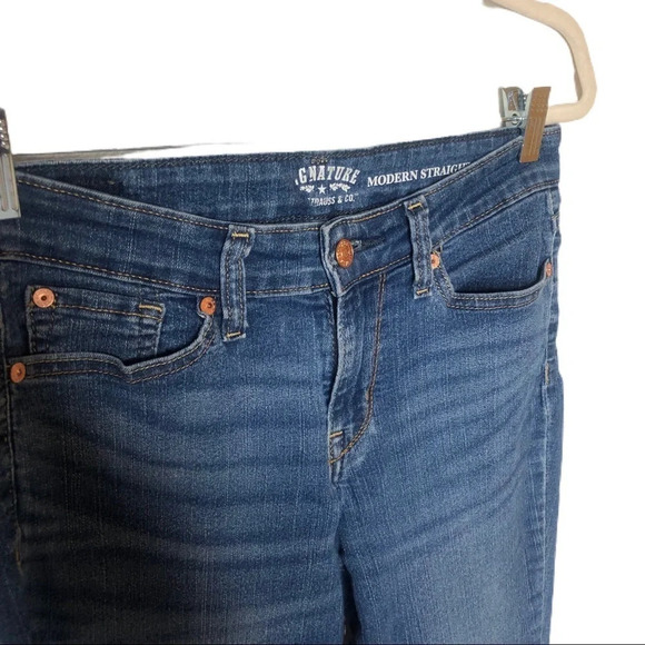 Levi Signature Jeans.  Size 8 waist is 30 inseam 29. Modern straight - Picture 5 of 9